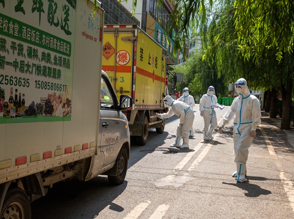 消殺配送物資車輛  李學友攝