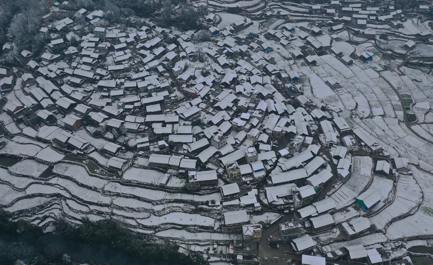 五一村雪后景色（無人機照片）。楊武魁攝