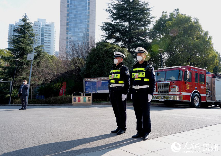 交警正在執(zhí)勤。人民網(wǎng) 陽(yáng)茜攝