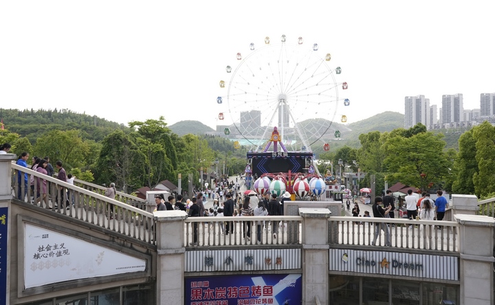 5月1日 ，時光貴州景區(qū)了吸引眾多游客。