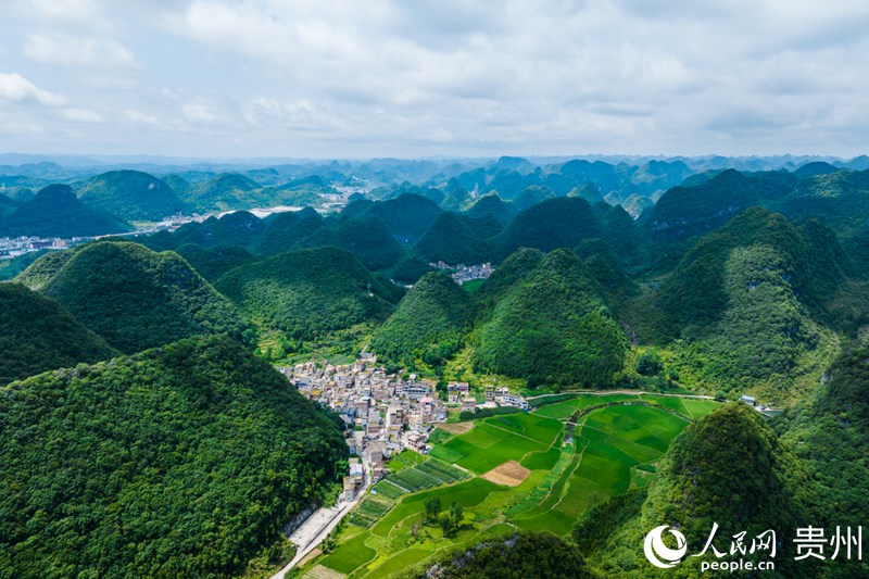 在貴州長順縣永增村，生態(tài)優(yōu)美、產業(yè)興旺，人與自然和諧共生。人民網(wǎng) 涂敏攝