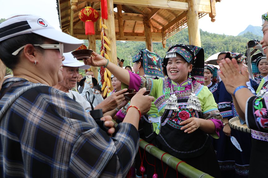 布依族“千人登門”活動。都勻市委宣傳部供圖