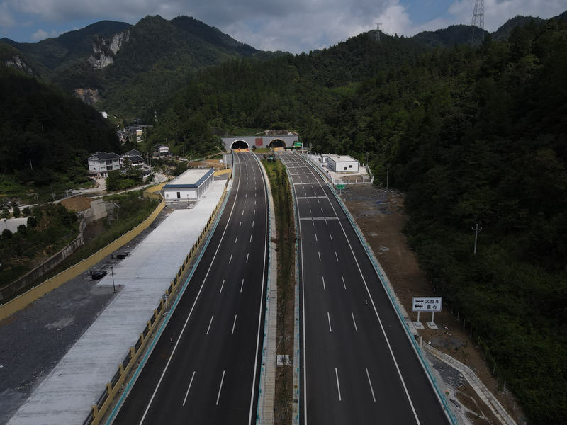 5大婁山隧道出口。貴州高速公路集團有限公司供圖