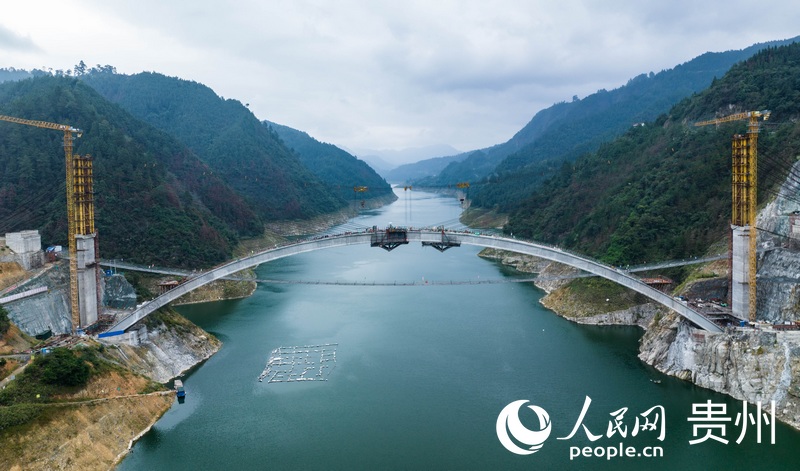 建設(shè)中的錫繡大橋。人民網(wǎng) 陽(yáng)茜攝