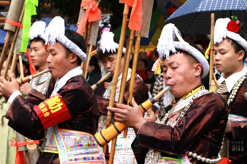 岜沙村民慶祝一年一度的苗族蘆笙節(jié)。