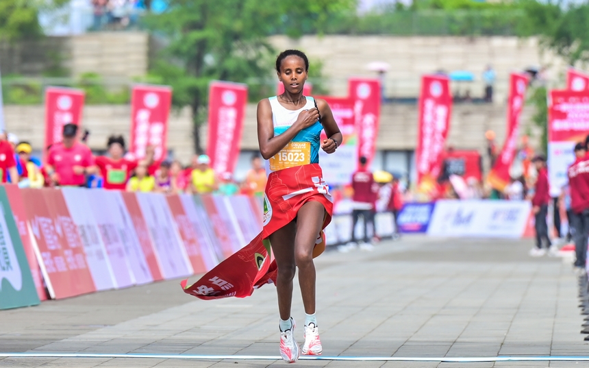 埃塞俄比亞選手ROBI GENET TADESSE獲得女子組全馬冠軍。圖片由主辦方提供