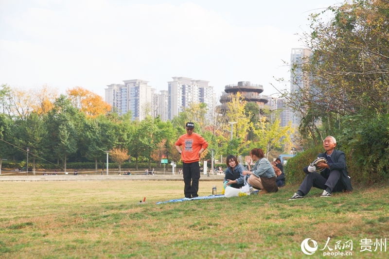 貴陽市白云區(qū)泉湖公園一角。人民網(wǎng) 龍章榆攝