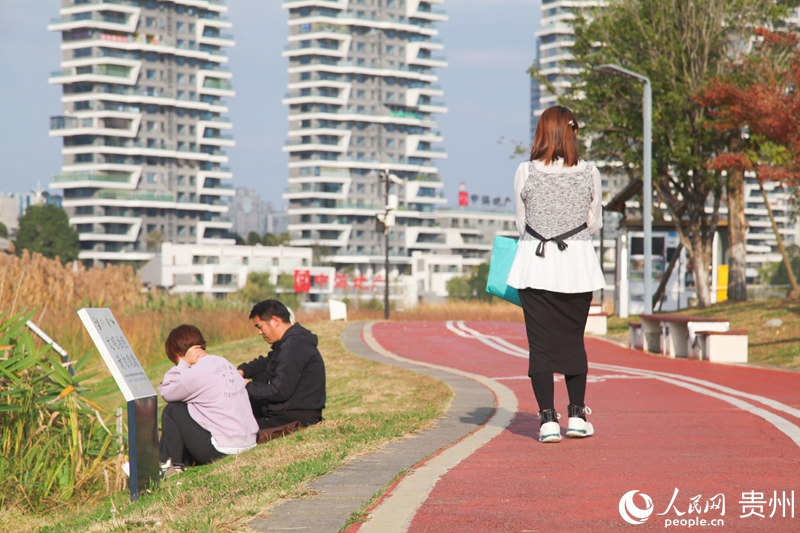 貴陽市白云區(qū)泉湖公園一角。人民網(wǎng) 龍章榆攝