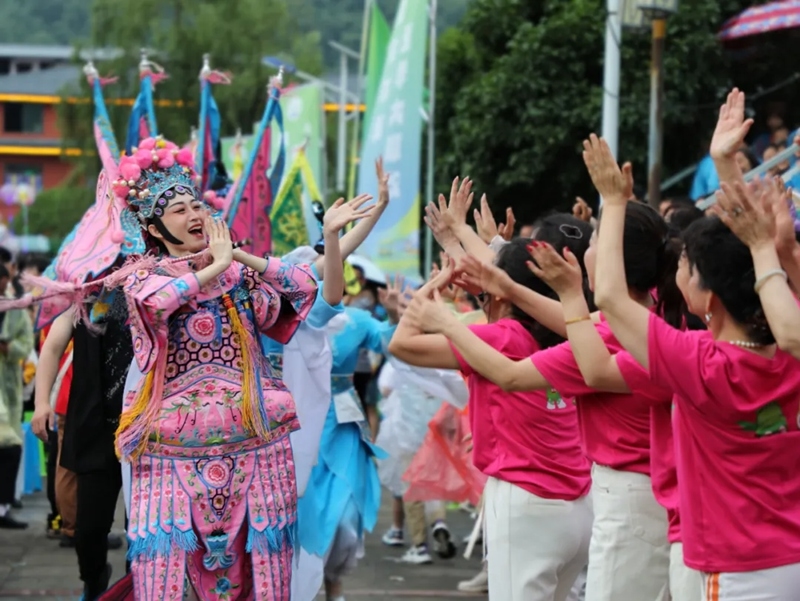 “村晚”現(xiàn)場。 桐梓縣融媒體中心供圖