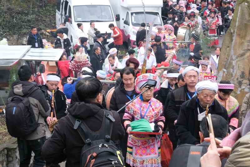 苗族同胞傳統(tǒng)節(jié)日“踩山節(jié)”.