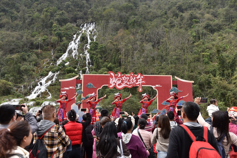 少數(shù)民族舞蹈展演。