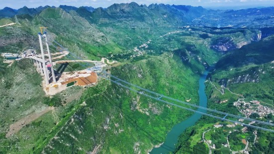 花江峽谷大橋。